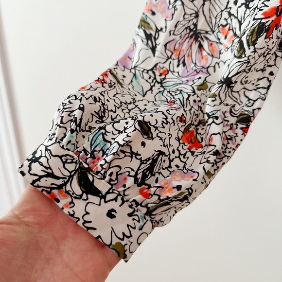 ⛱️ 2/20$ GUESS Women's Blouse Small Floral Print Button Tie Front - Picture 8 of 12